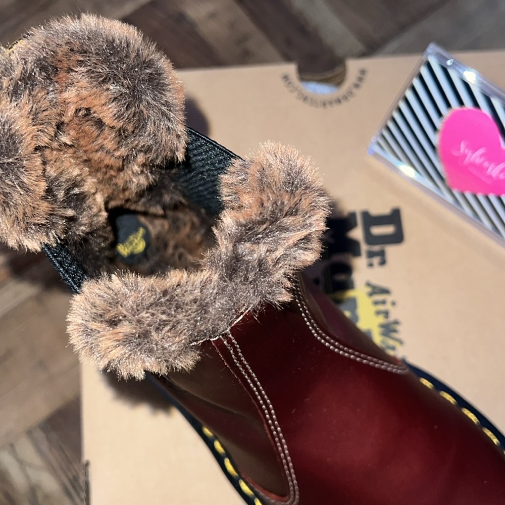 🔥DR MARTENS 2976 LEONORE FAUX FUR LINED CHELSEA BOOTS NWT - Picture 13 of 16